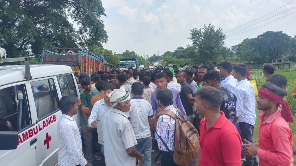रामगढ़ में बस-ट्रक की आमने-सामने भिड़ंत, तीन की मौत – अधिवक्ता भी शामिल
