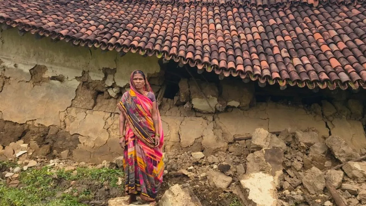 हजारीबाग में भारी बारिश से जनजीवन ठप, छड़वा डैम का गेट टूटा और कई कच्चे मकान ढहे