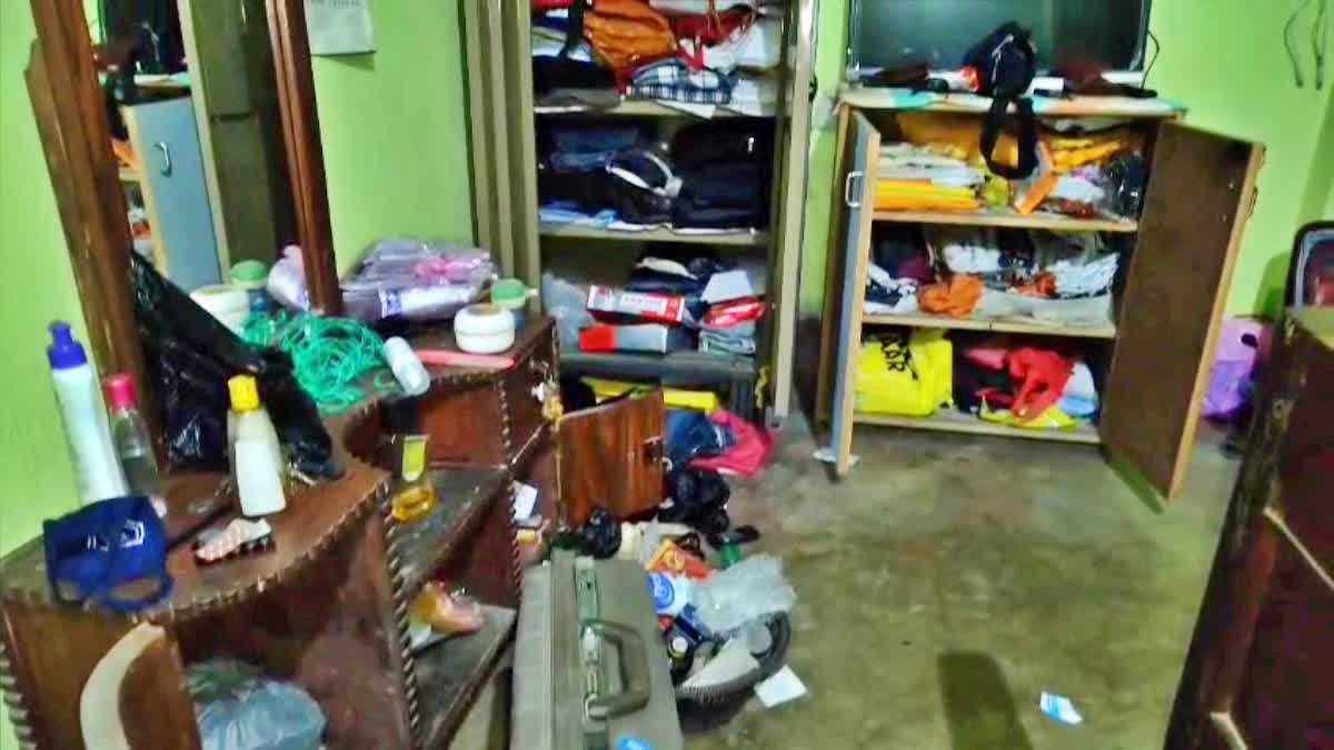 हजारीबाग में हथियारबंद डकैतों का तांडव: व्यवसायी के घर में घुसकर 6 लाख और जेवर लूटे, परिवार को बनाया बंधक