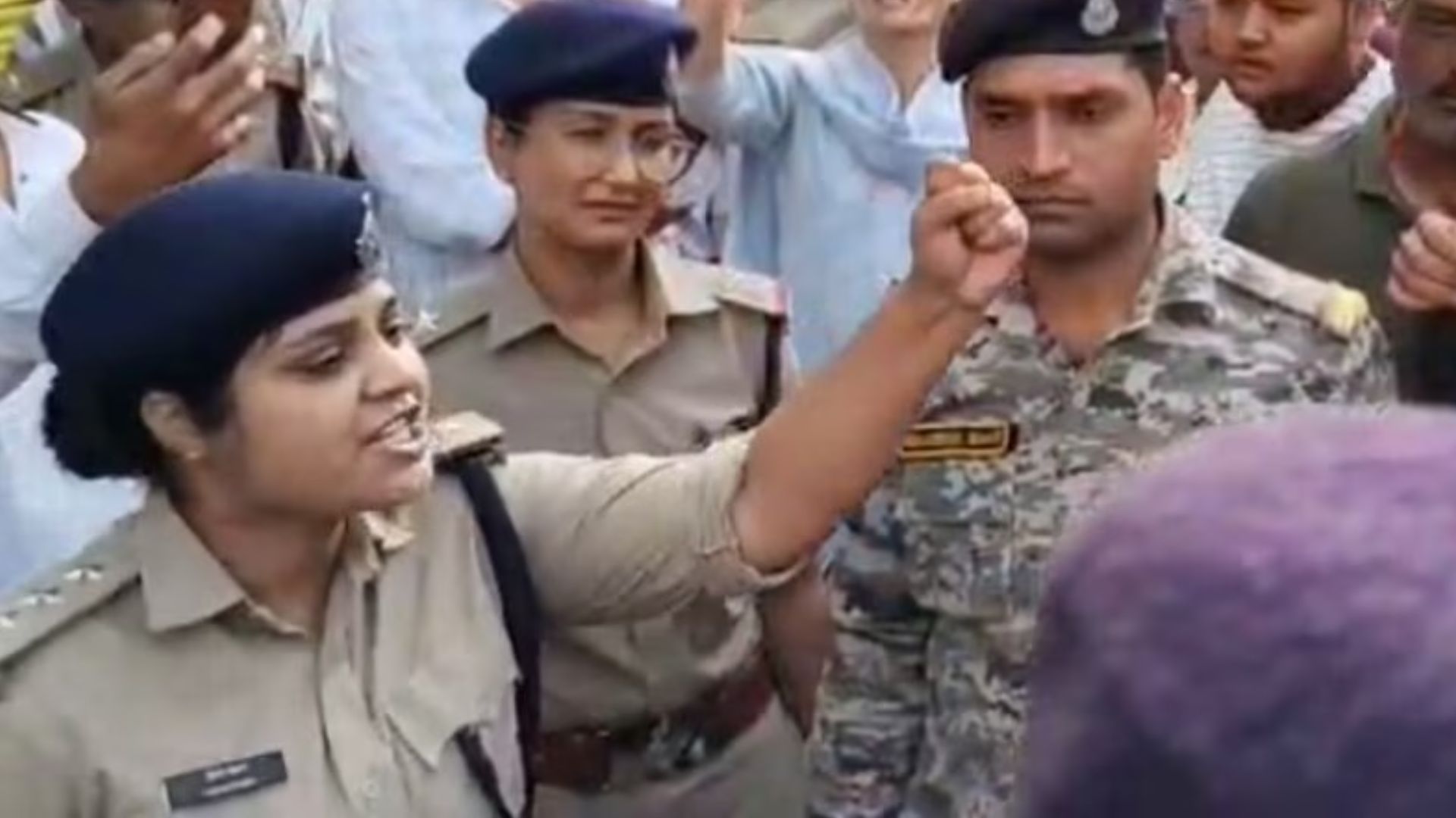 ग्वालियर में विवाद के बीच DSP हिना खान ने ‘जय श्री राम’ के नारे लगाकर कराया सन्नाटा
