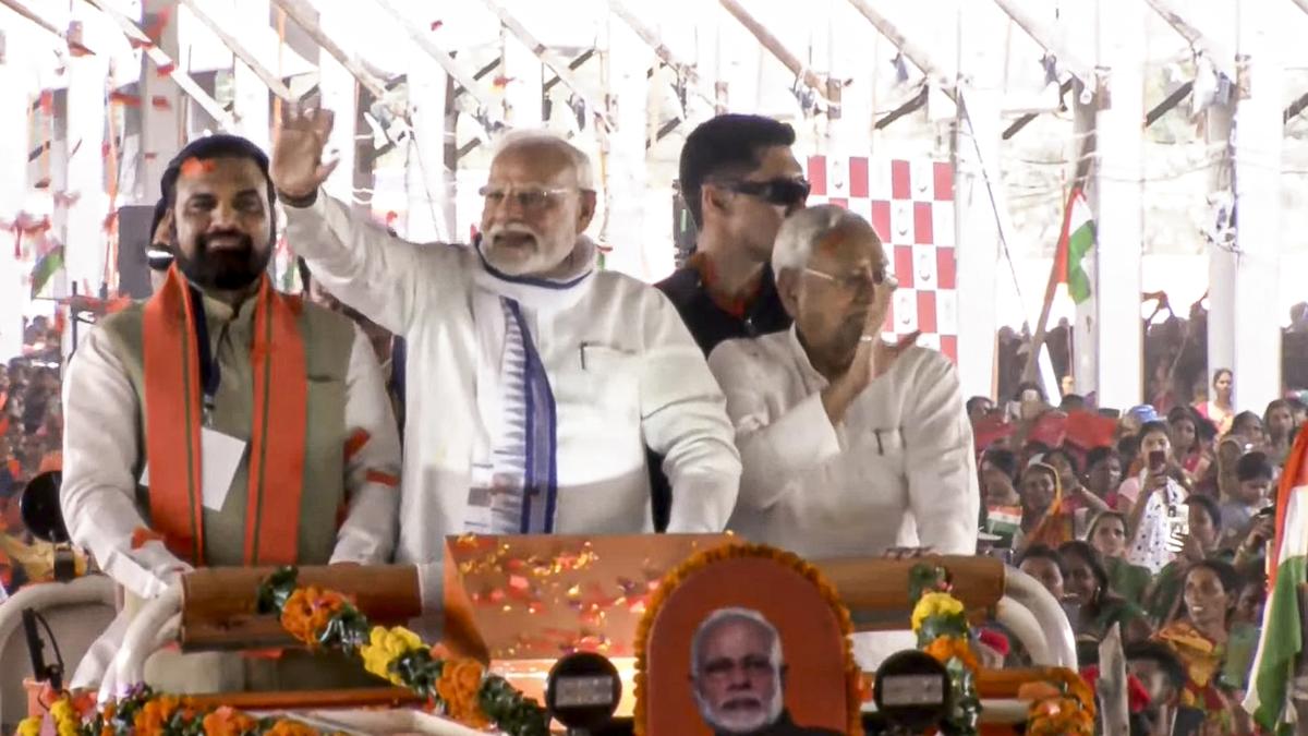 प्रधानमंत्री हैं या पार्टी के स्टार प्रचारक? — TET नहीं, अब देश को चाहिए PM Eligibility Test!